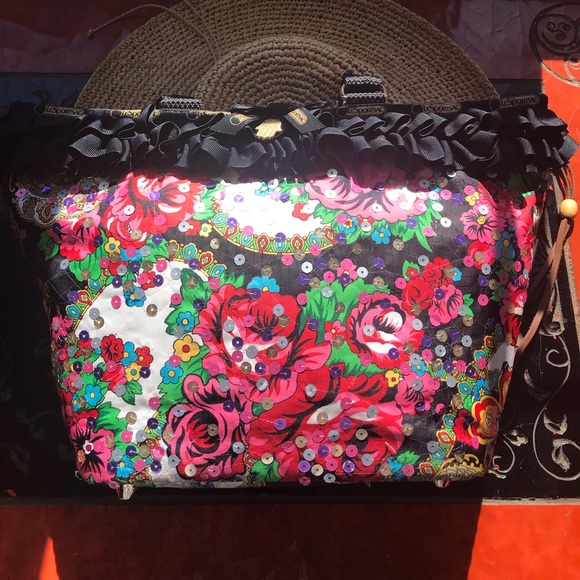 Lesportsac Handbags - Le Sport Sac Manoush Handbag